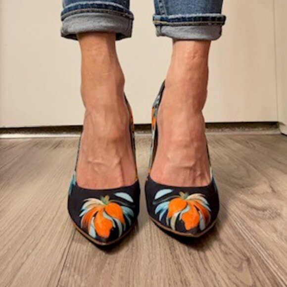 Nine West- Navy and Tropical floral stiletto- Size 9 - Picture 13 of 13